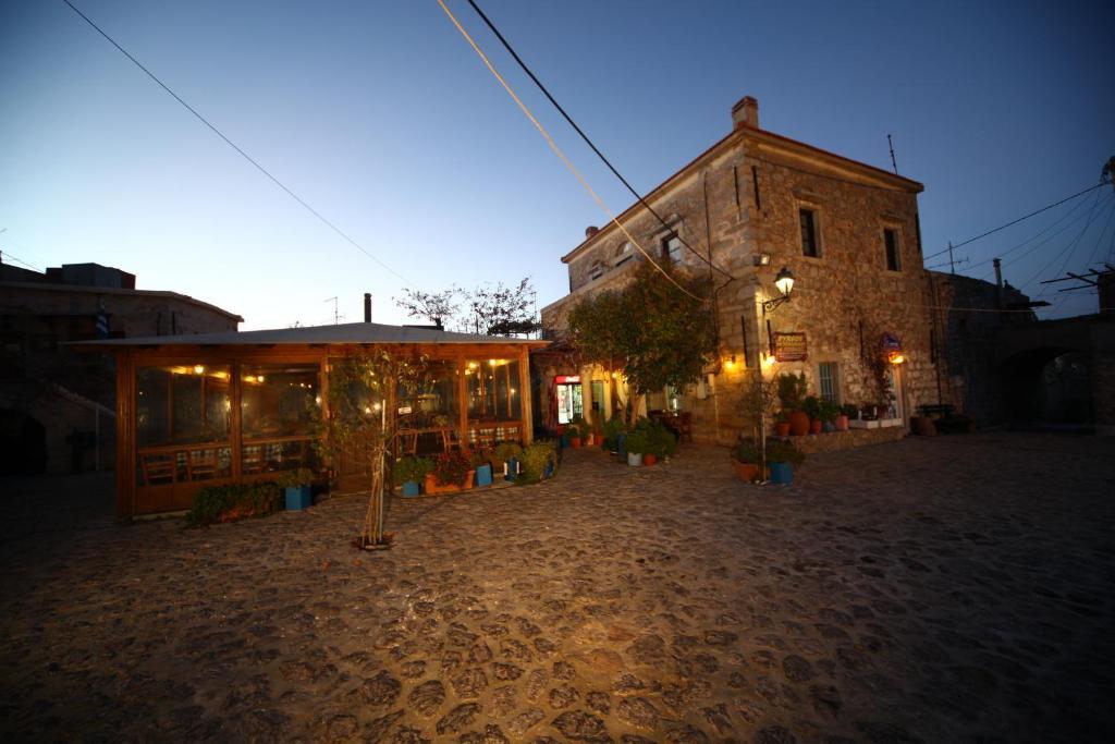 Pyrgos Houses And Restaurant Avgonima Esterno foto